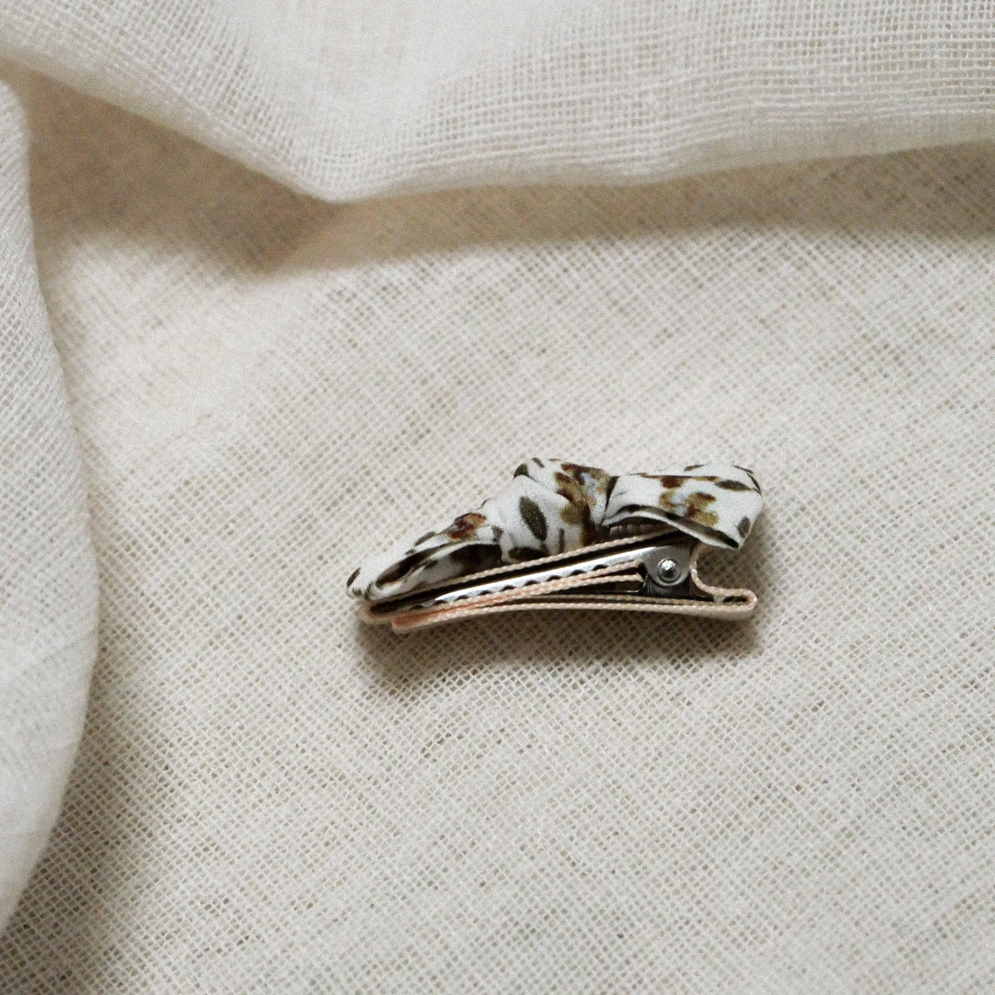 Set vichy-taupe-flowers-plain beige hair clips