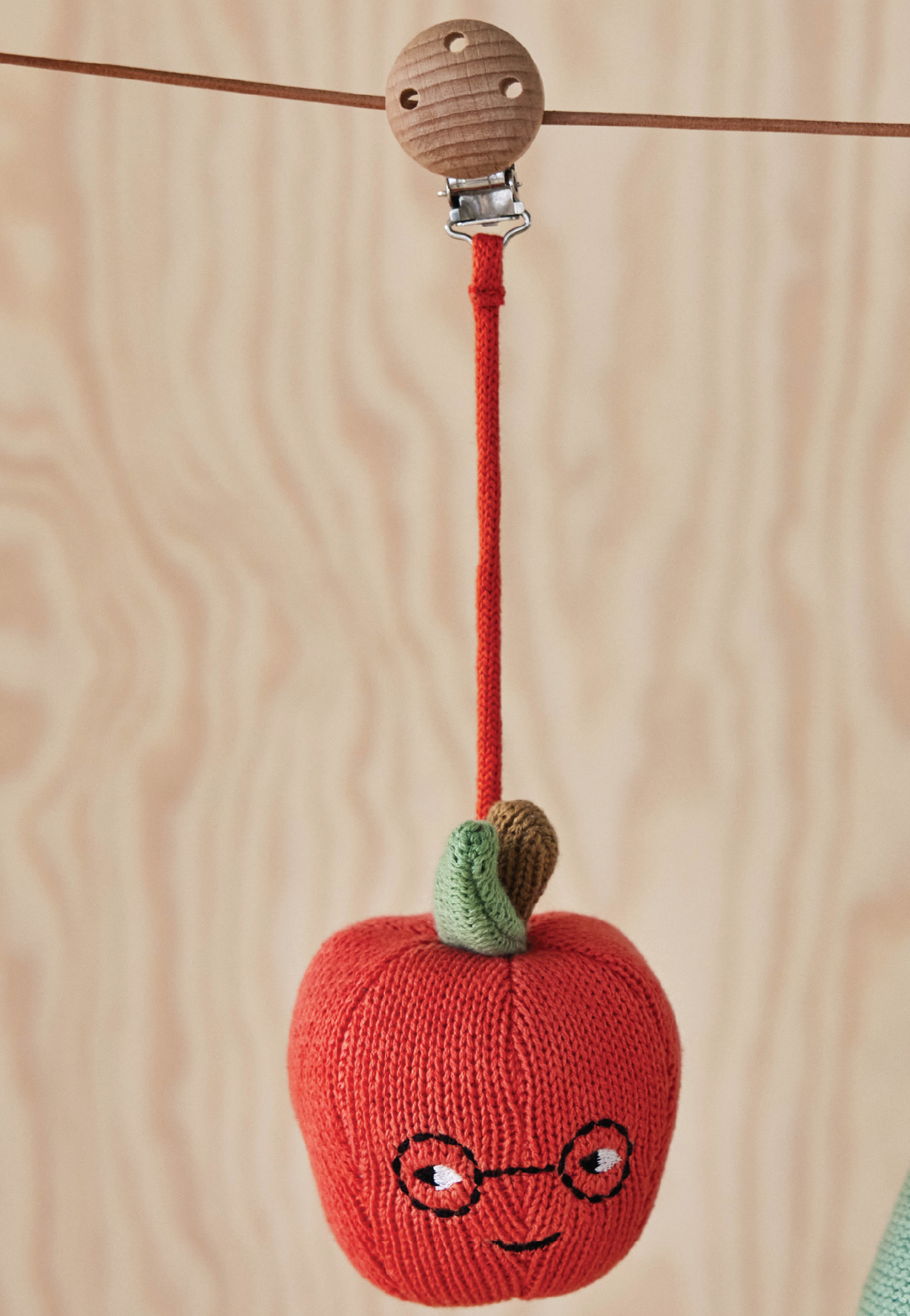 Yummy Apple Pram Toy Clip