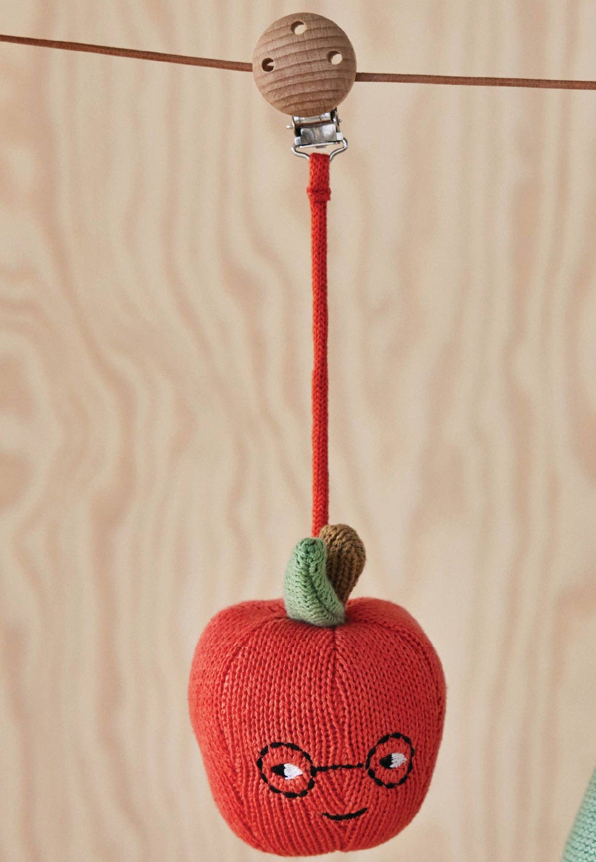 Yummy Apple Pram Toy Clip