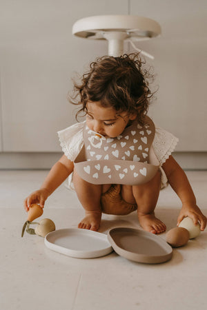 Silicone bib: Fall in love taupe