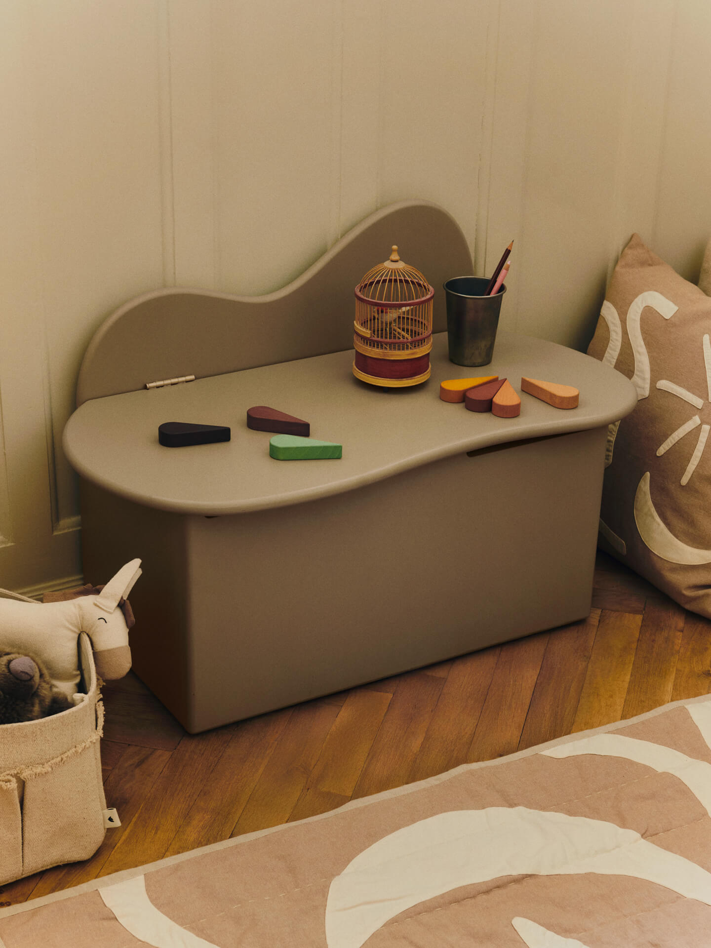 Slope Storage Bench - Cashmere