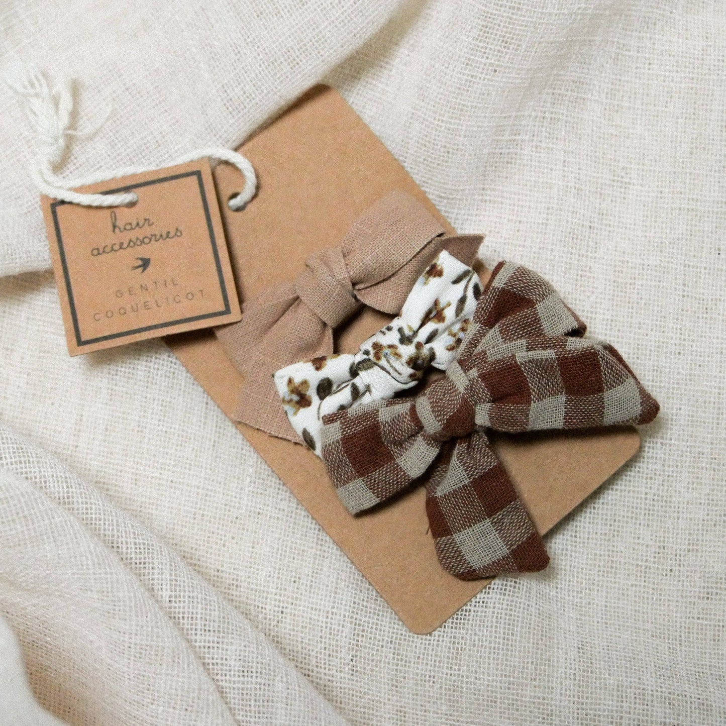 Set vichy-taupe-flowers-plain beige hair clips