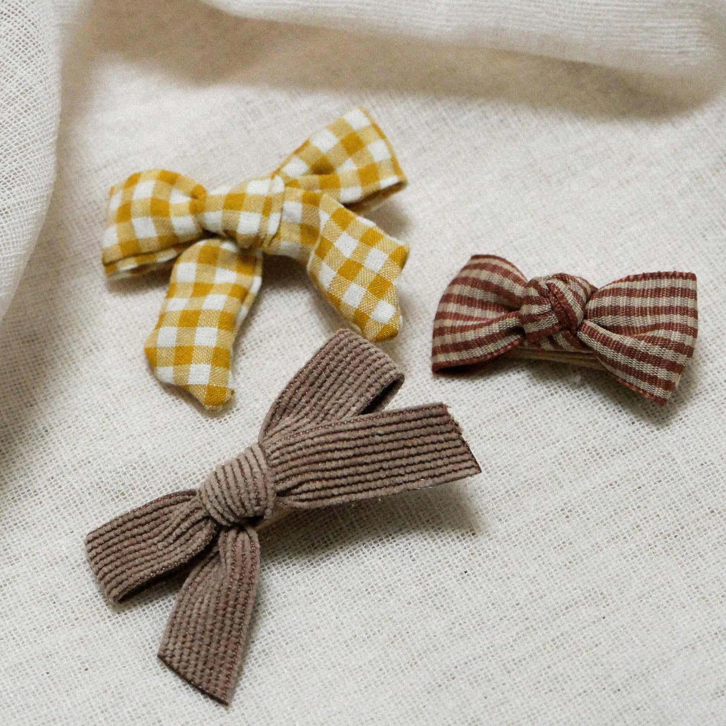 Vichy-yellow-uni taupe hair clip set