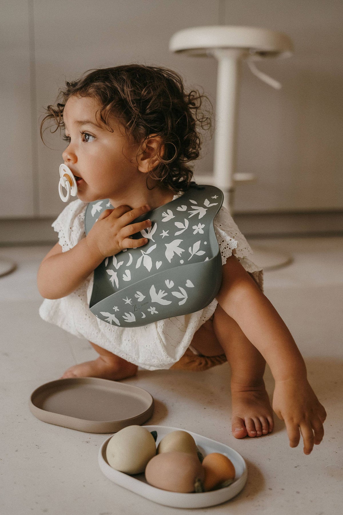 Silicone bib: Fall in love taupe