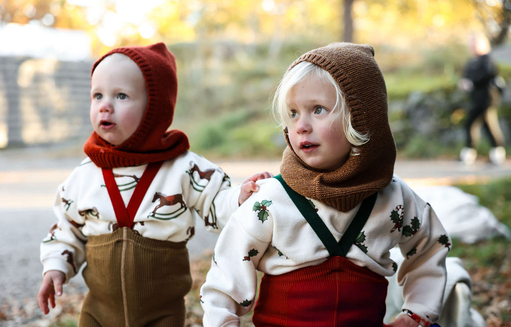 Footed Maple Leaf x Dark Forest Green