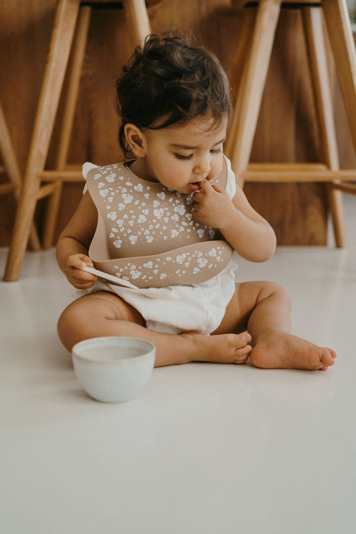Silicone bib: Fall in love taupe