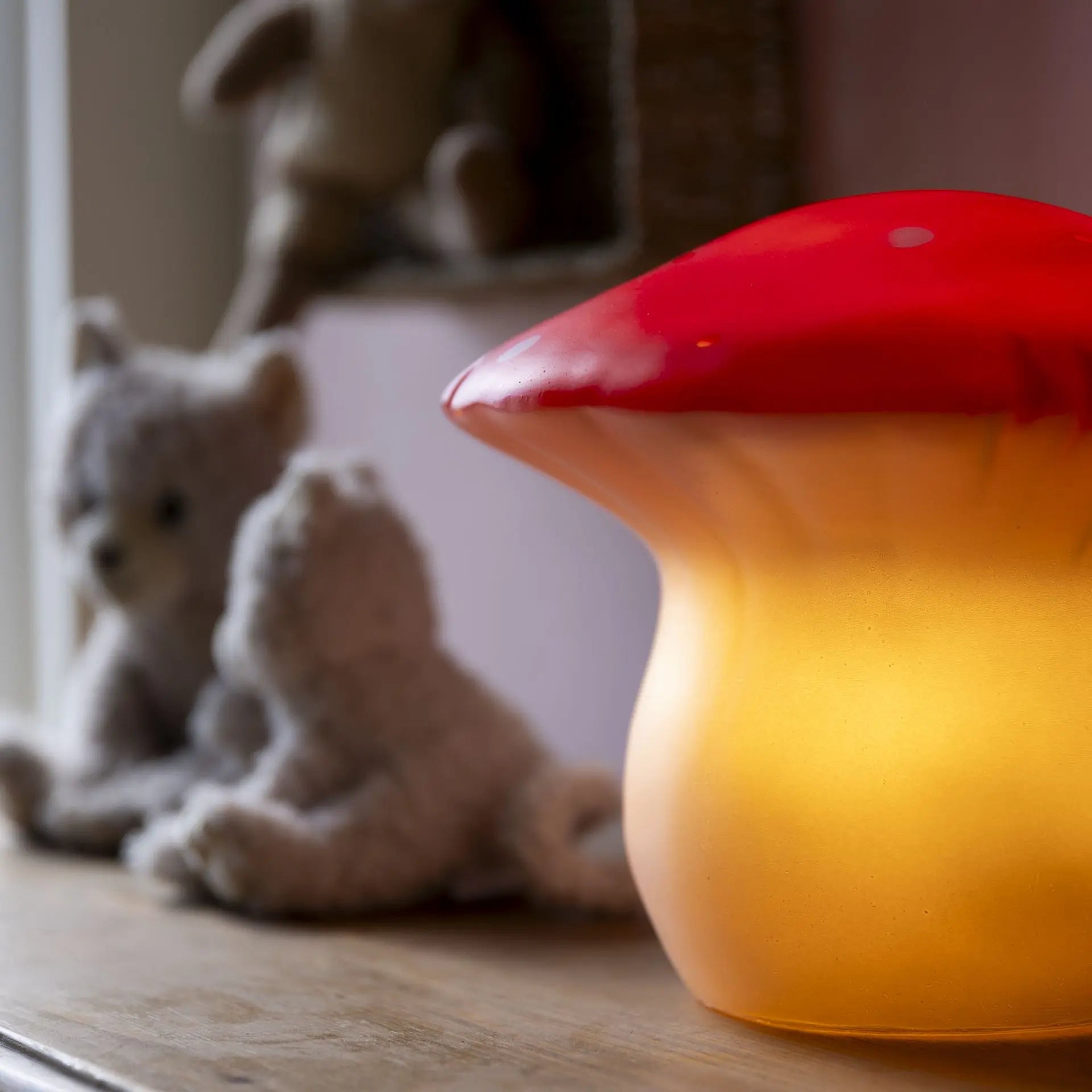 LAMP MUSHROOM MEDIUM RED