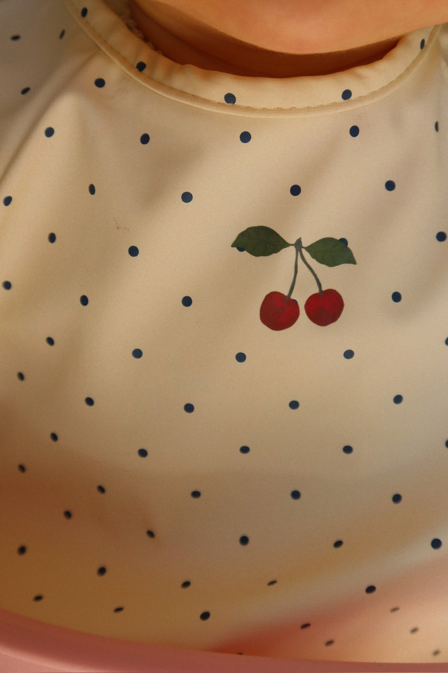 2 PACK DINNER BIB WITH SLEEVES - navy dot/rain washed