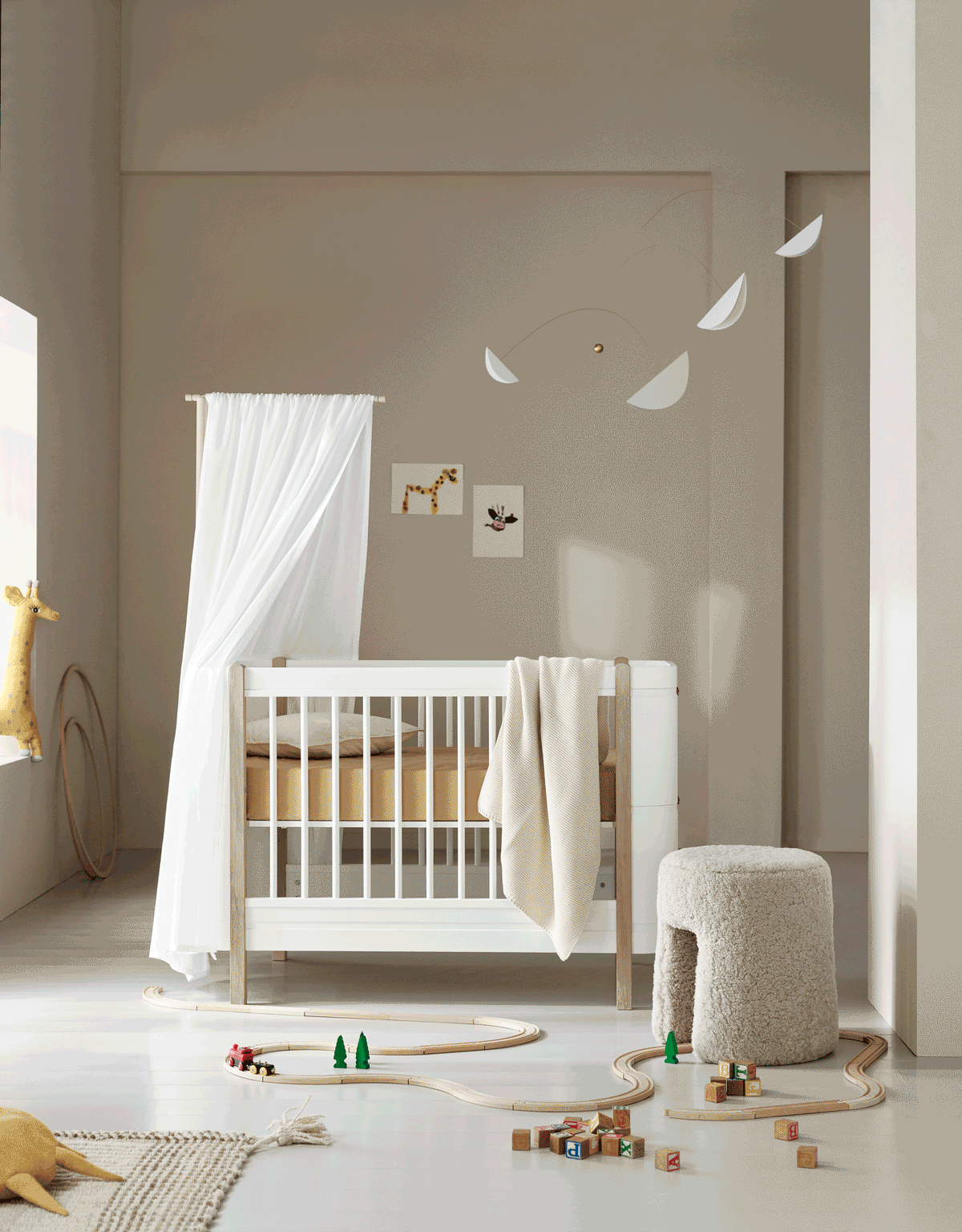 Wood Mini+ cot bed, white/oak