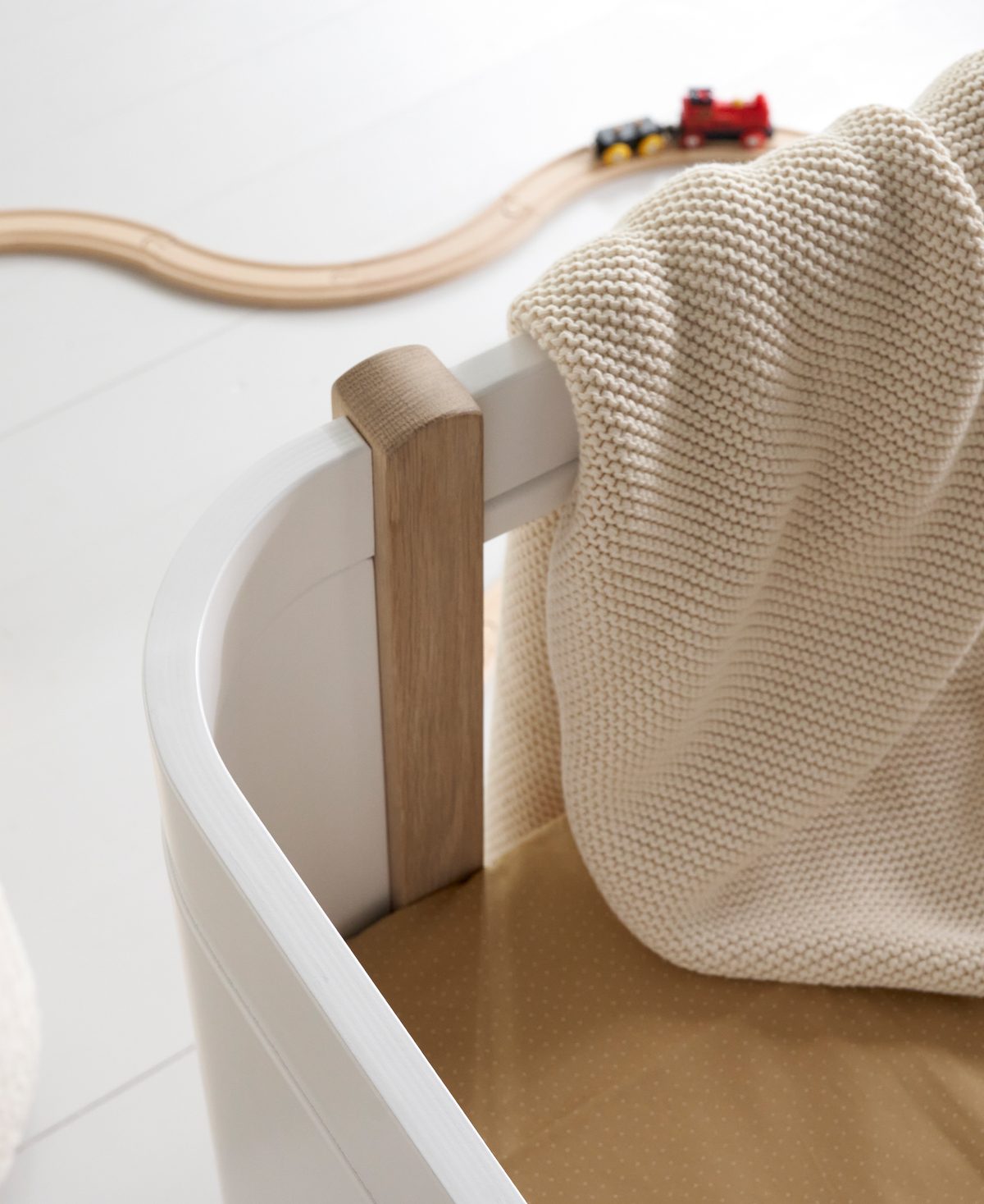 Wood Mini+ cot bed, white/oak