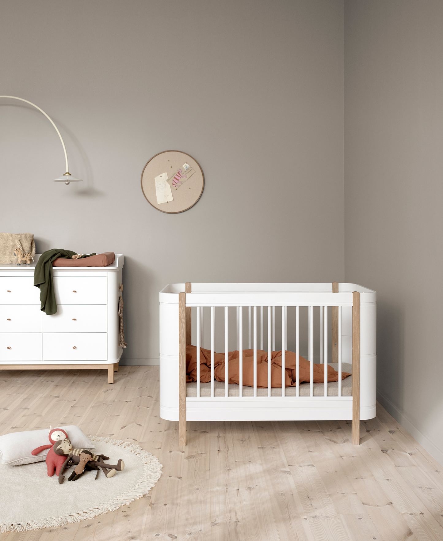 Wood Mini+ cot bed, white/oak