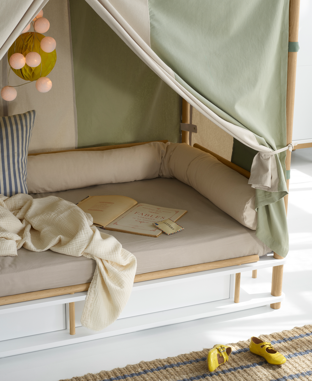 Camp Nomad bed canopy Circus, green/undyed