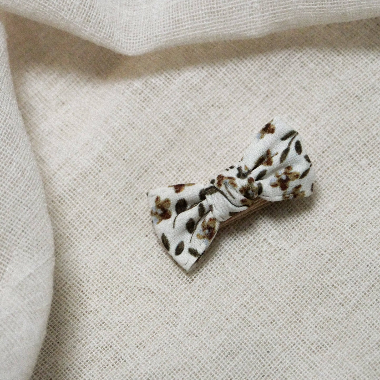 Set vichy-taupe-flowers-plain beige hair clips