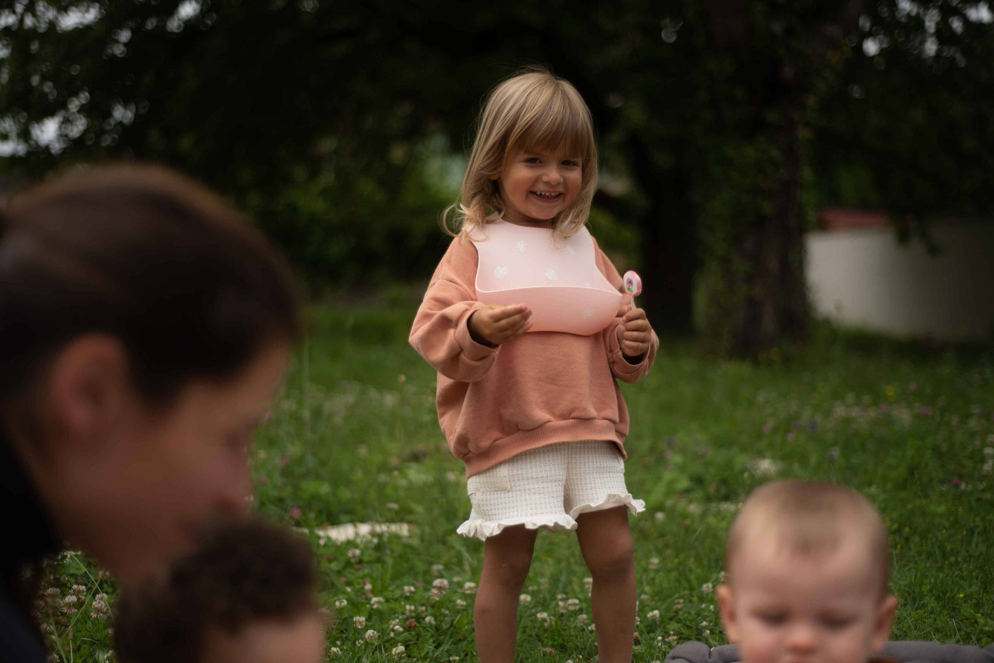 Shayan Silicone Bib - Cherry (Taupe)