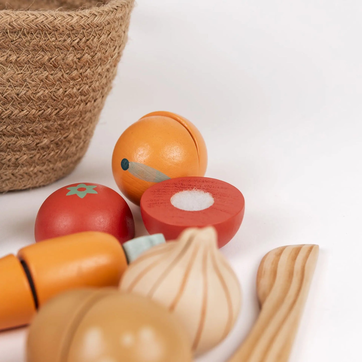 Wooden fruit and vegetables set