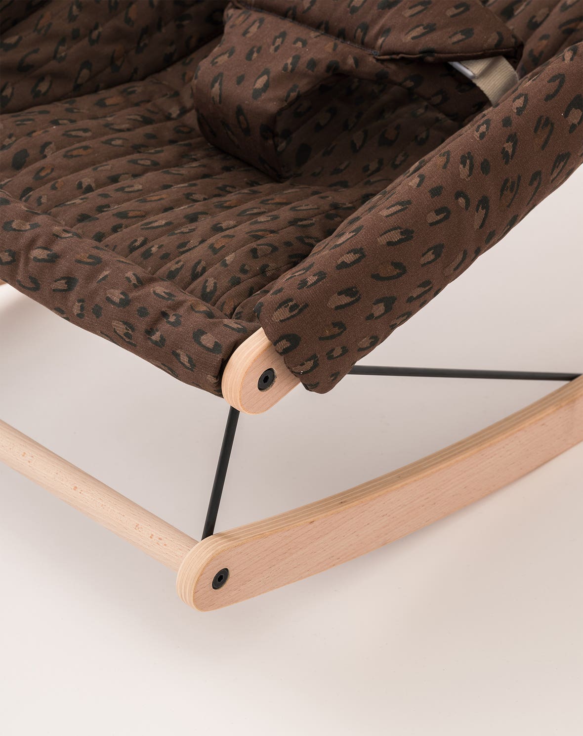 Growing Green baby bouncer - leonie brown