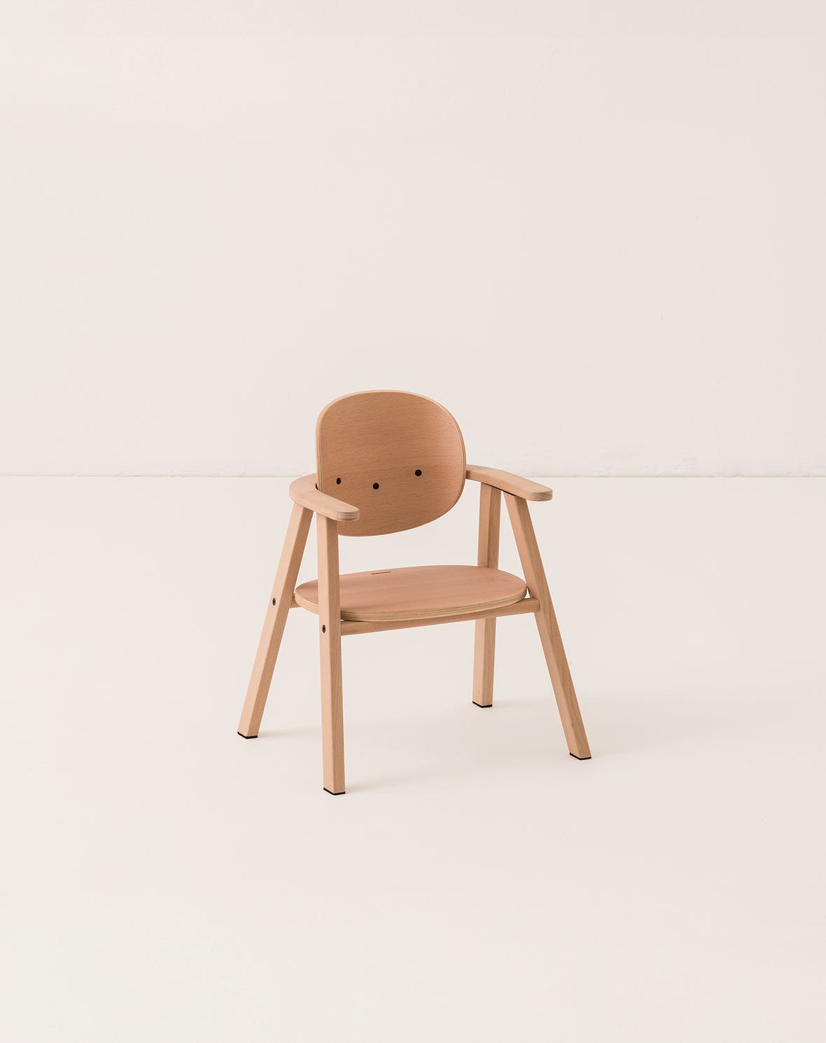 Growing Green evolving chair with tray and cushion