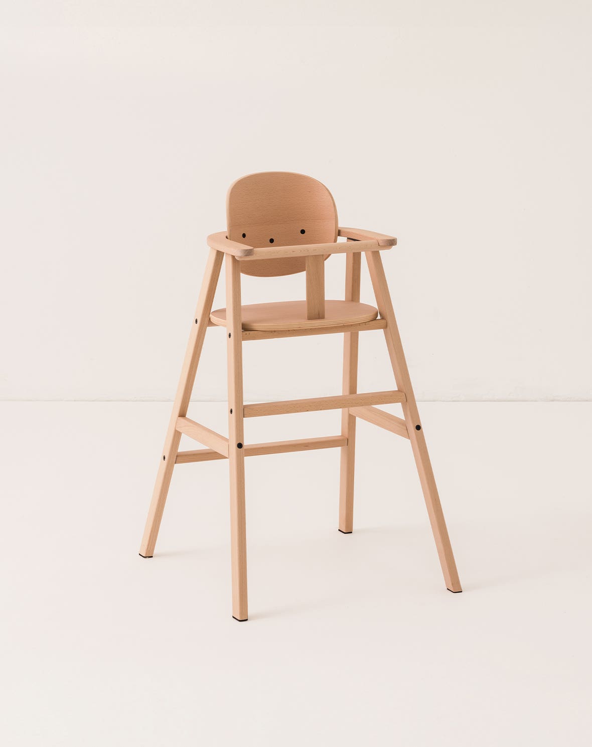 Growing Green evolving chair with tray and cushion