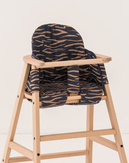 Growing Green evolving chair with tray and cushion