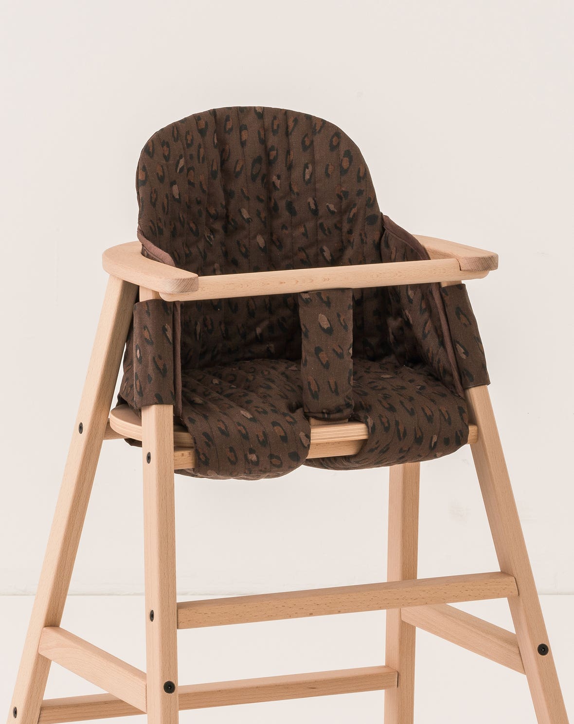 Growing Green evolving chair with tray and cushion