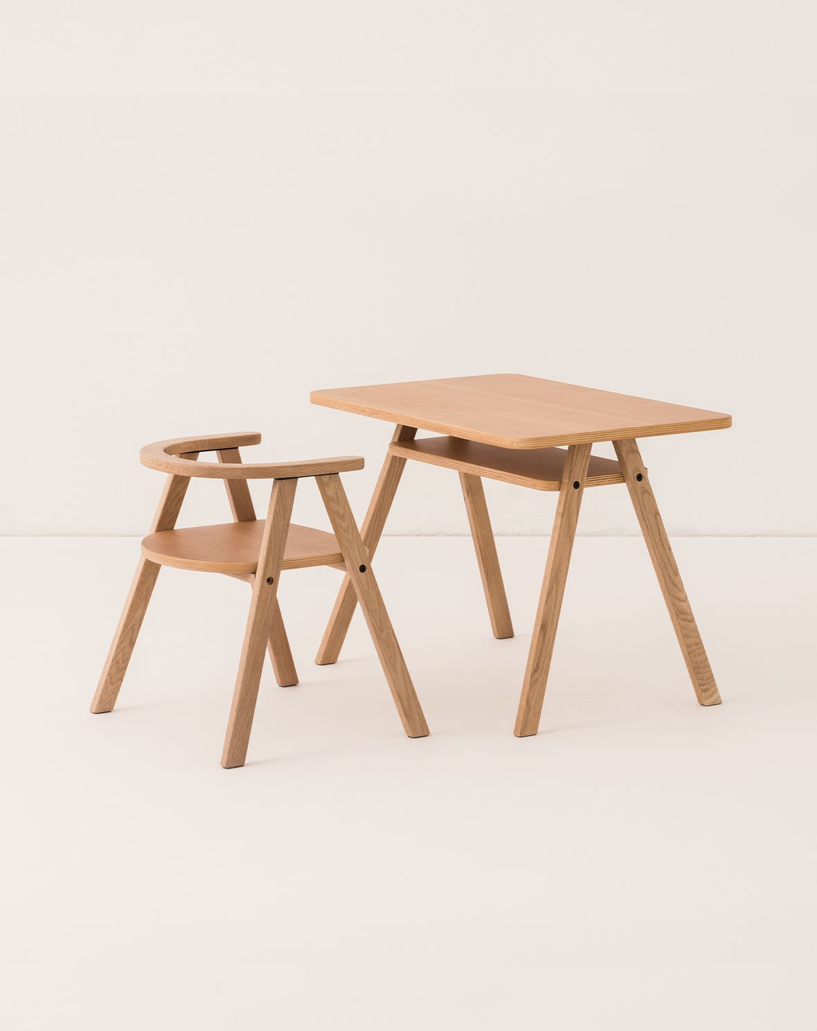 Growing Green kid table