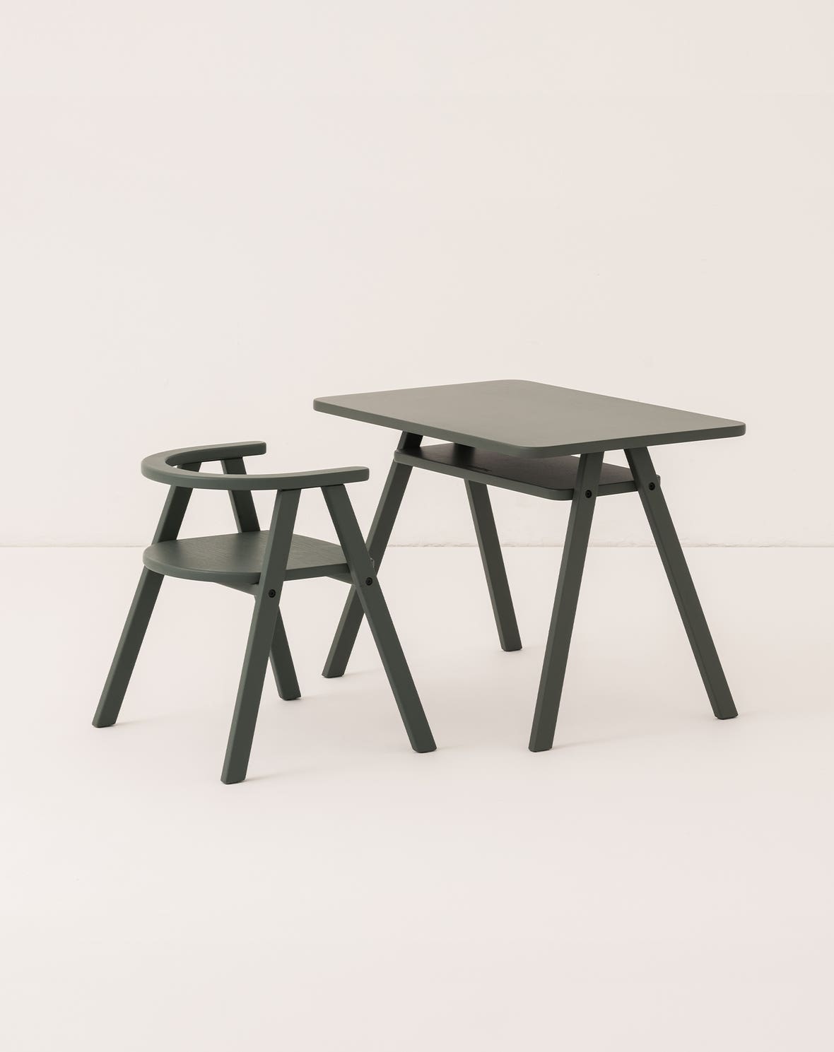 Kid's table Growing Green - deep green