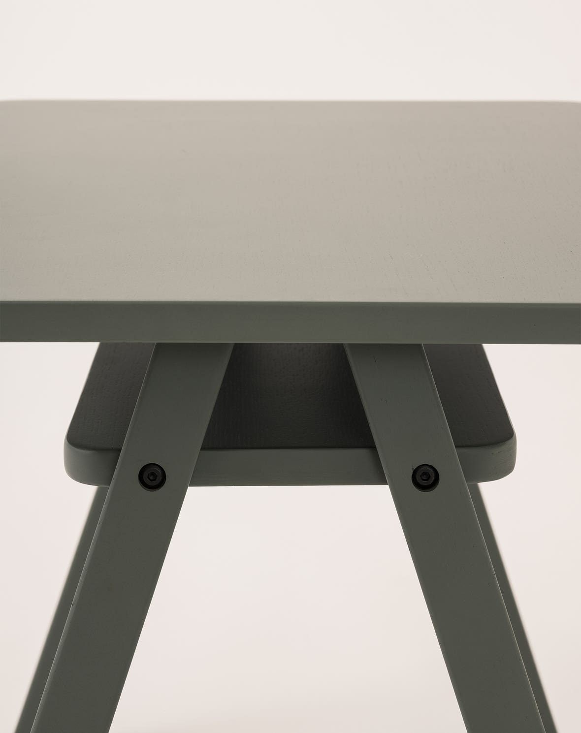 Kid's table Growing Green - deep green