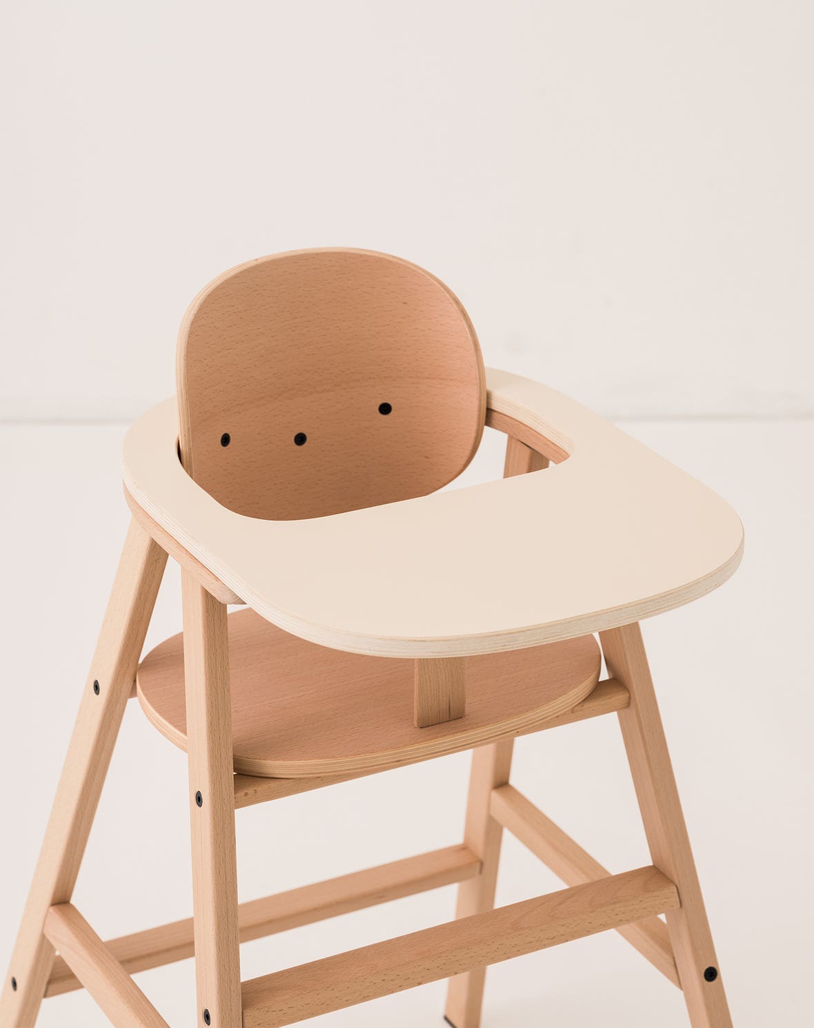 Growing Green evolving chair with tray and cushion