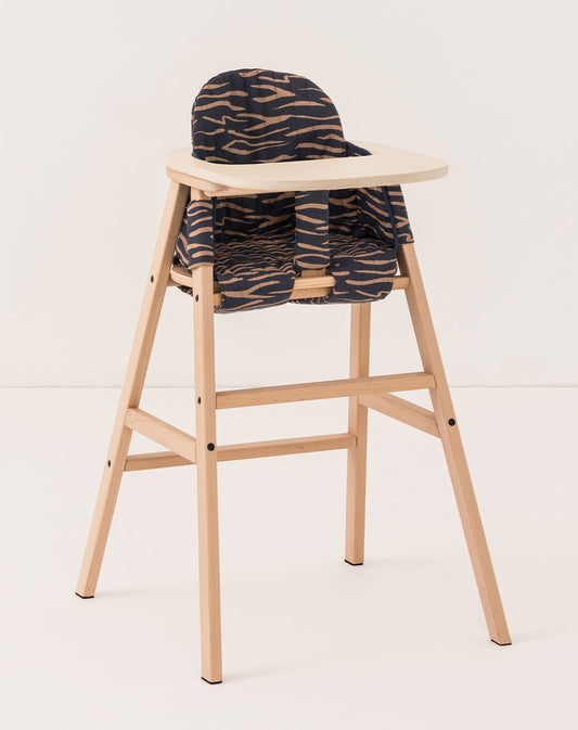 Growing Green evolving chair with tray and cushion