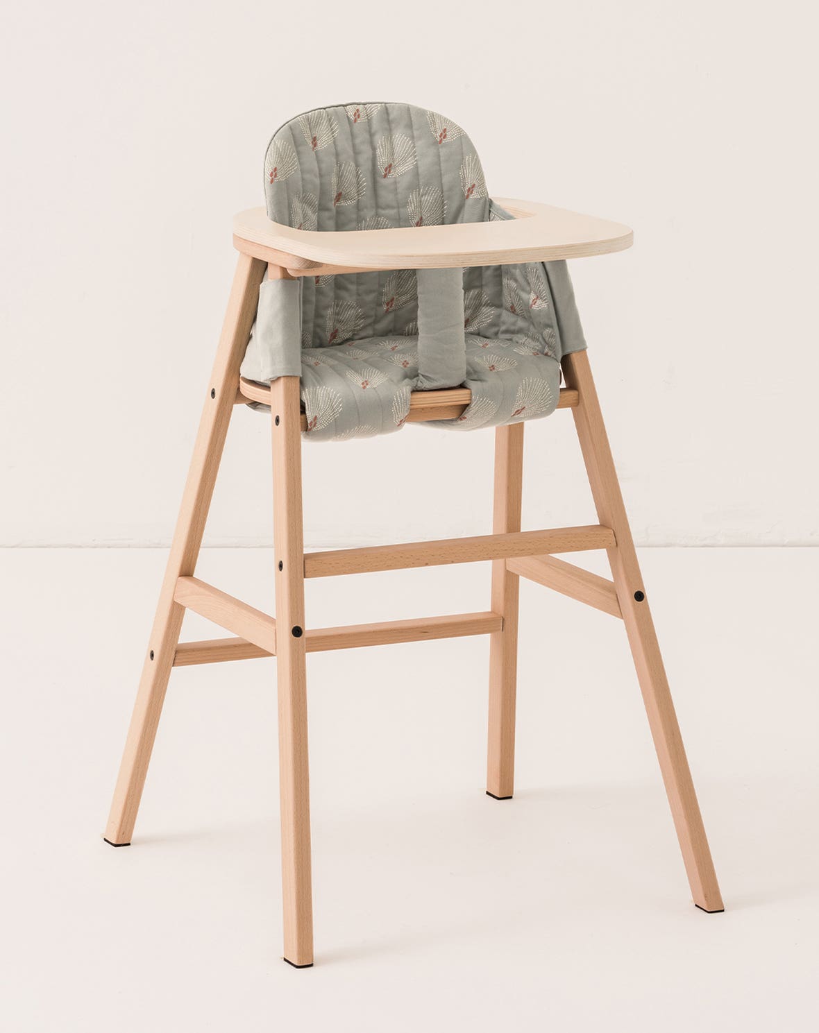 Growing Green evolving chair with tray and cushion