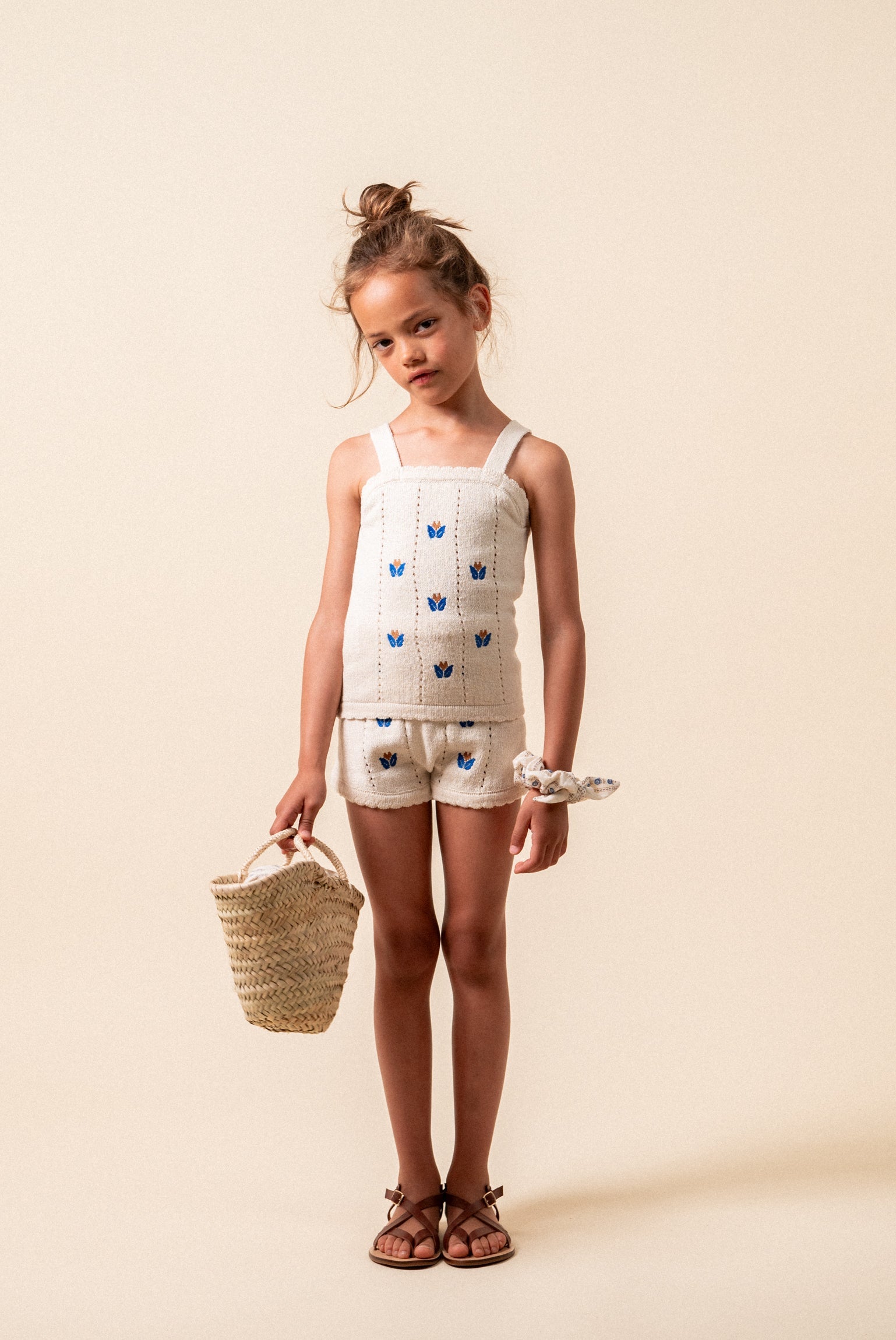 Shorts punto bordados flor niña