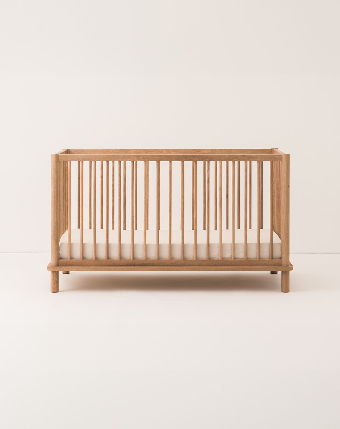 Latitude evolving crib + junior bed extension set - solid oak
