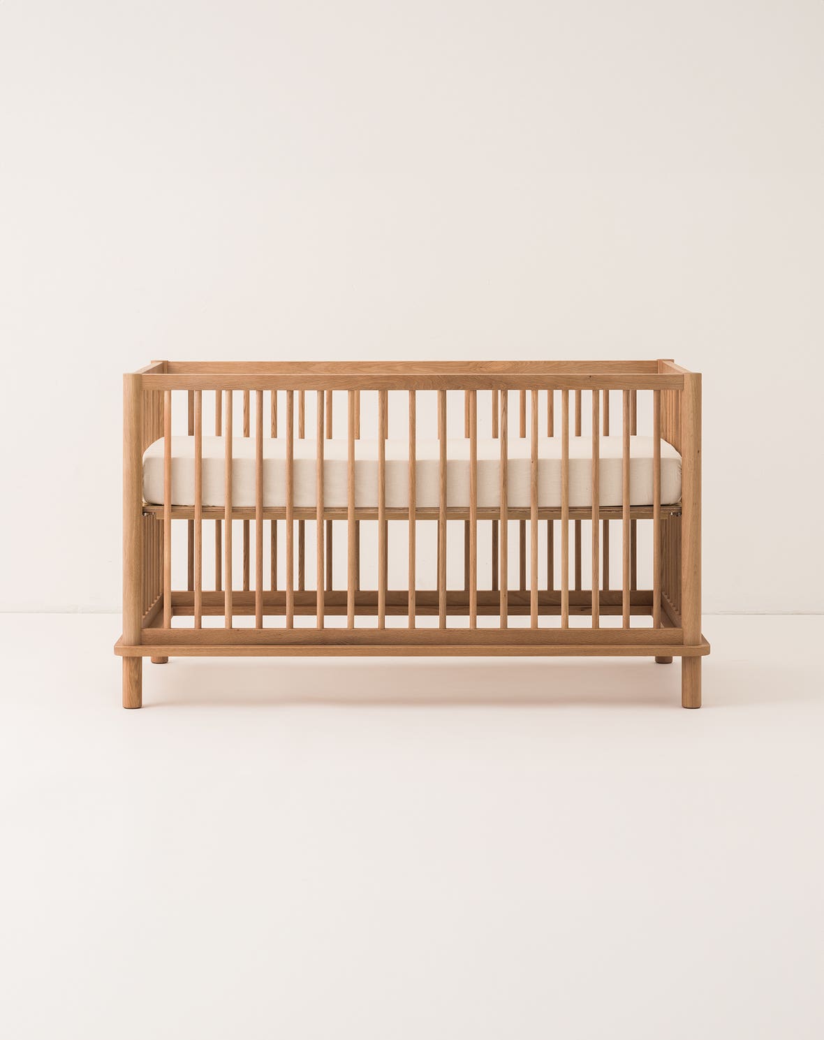 Latitude evolving crib + junior bed extension set - solid oak