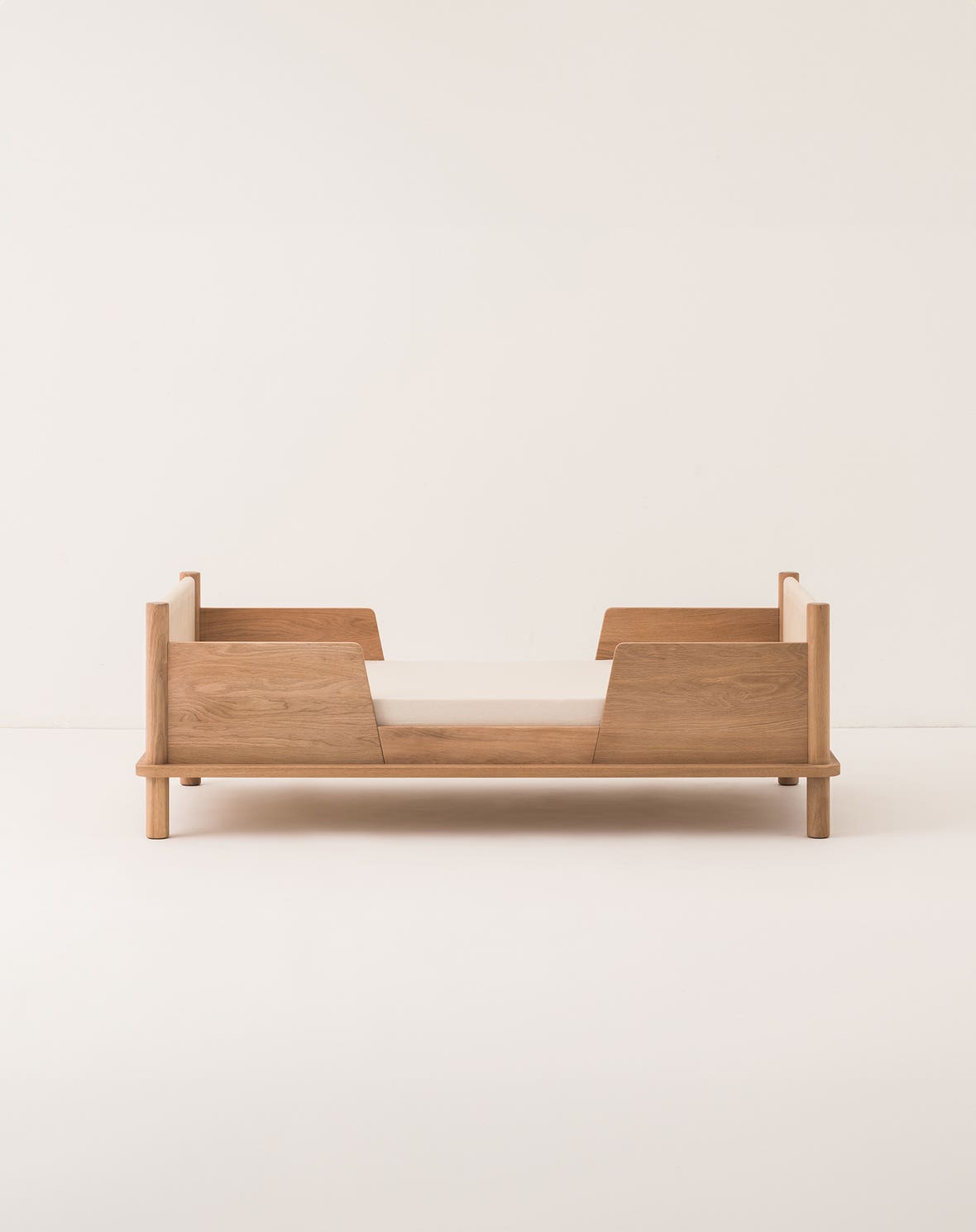 Latitude junior bed set in solid oak wood + 2 safety rails