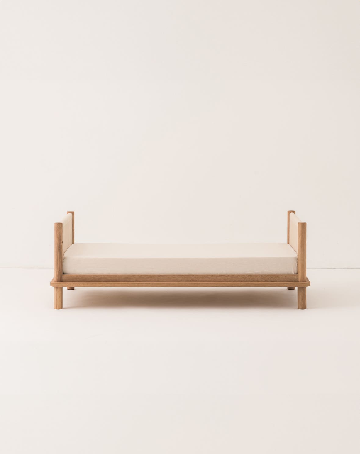 Latitude evolving crib + junior bed extension set - solid oak