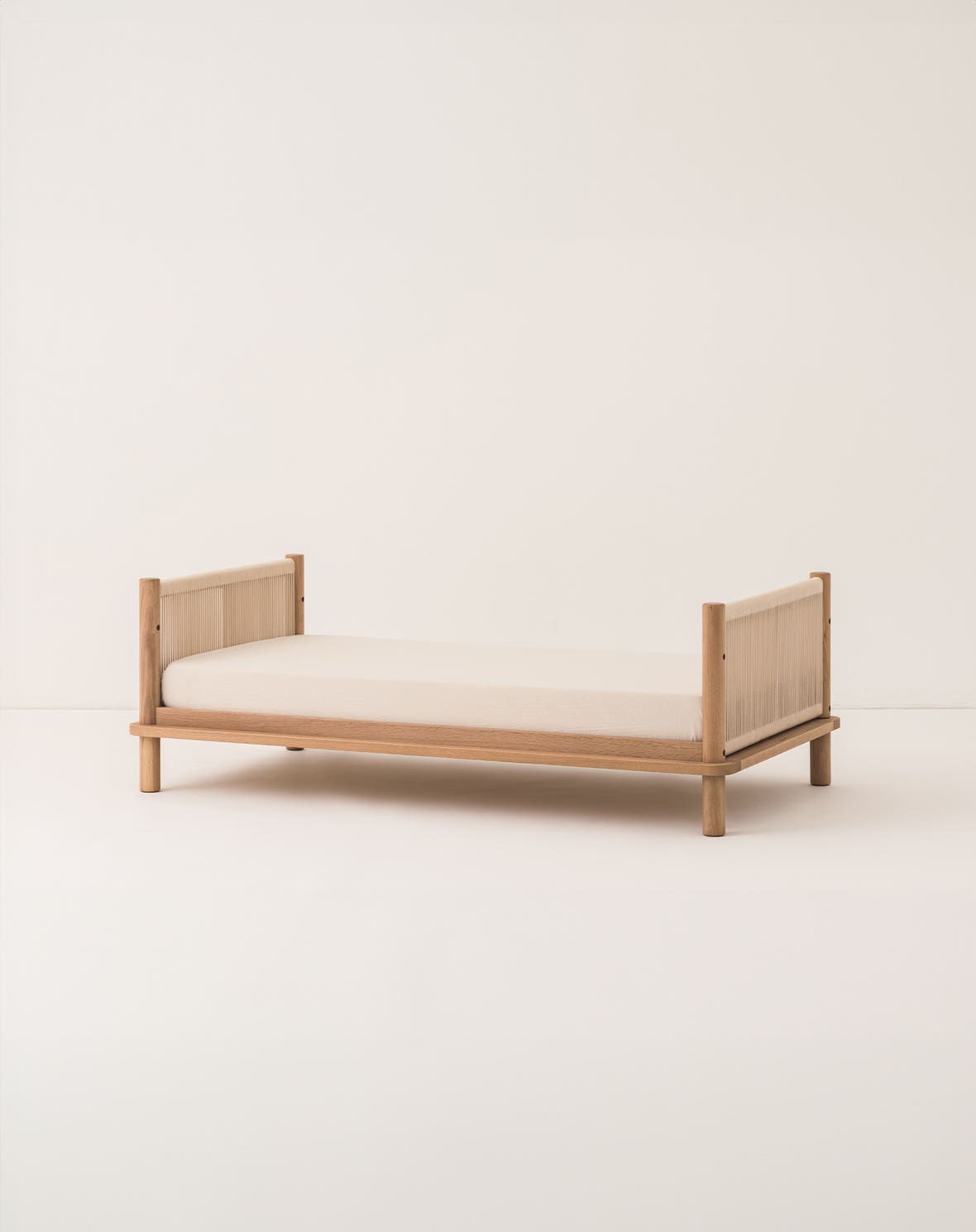 Latitude evolving crib + junior bed extension set - solid oak