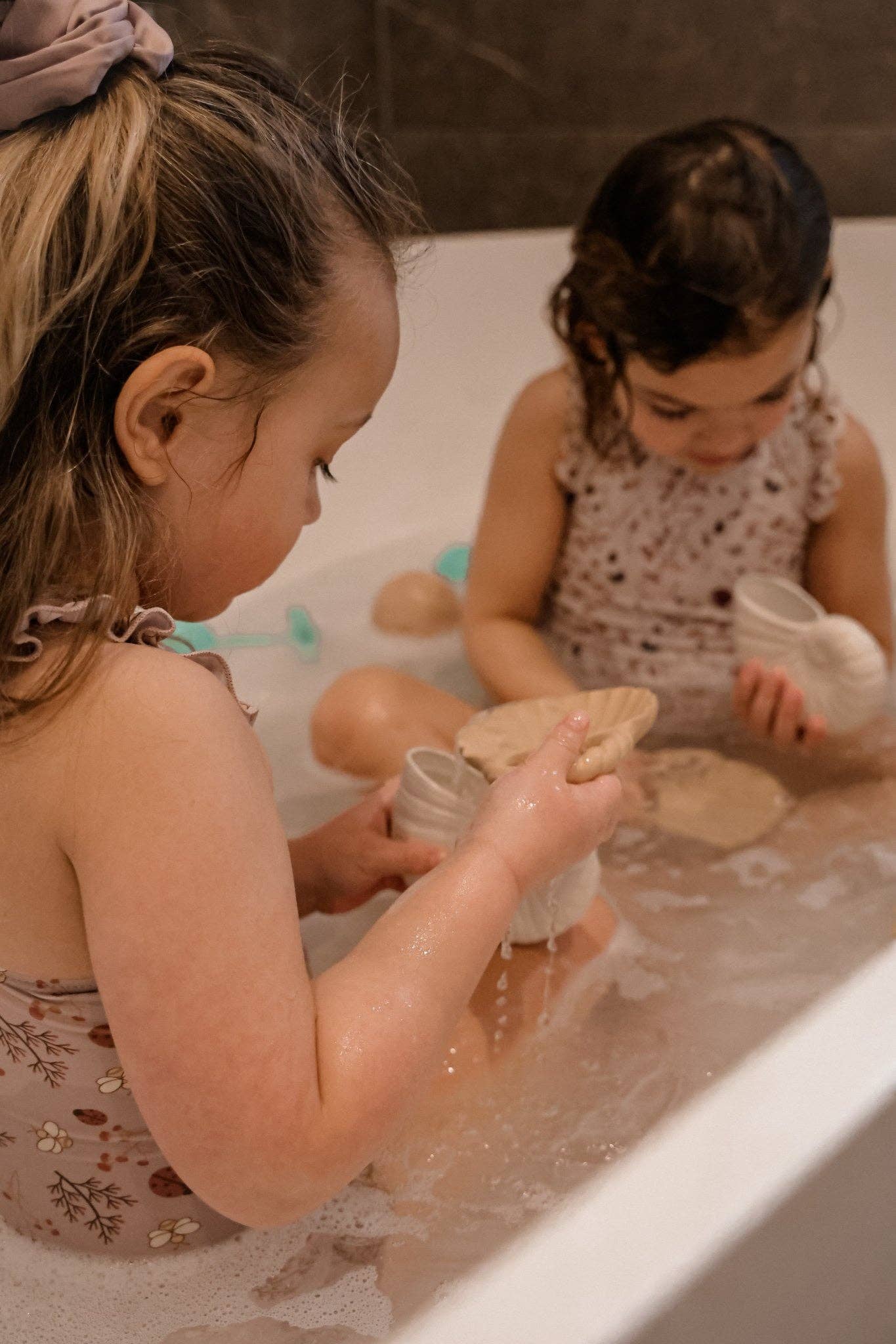 Clam teether