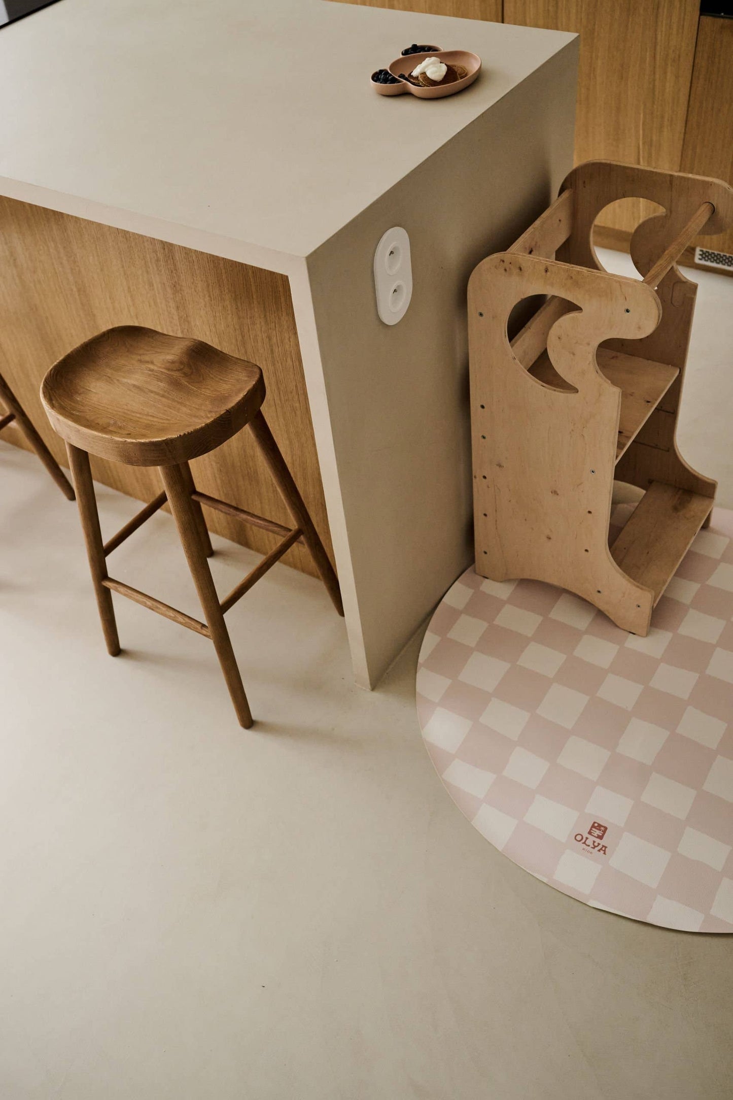 Vegan Leather High Chair Splat Mat Chess Pink Beige