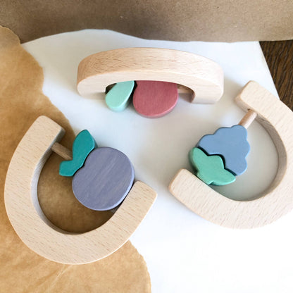 Apple fruit rattle