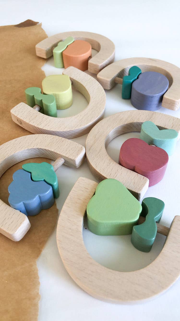 Apple fruit rattle