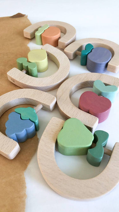 Apple fruit rattle