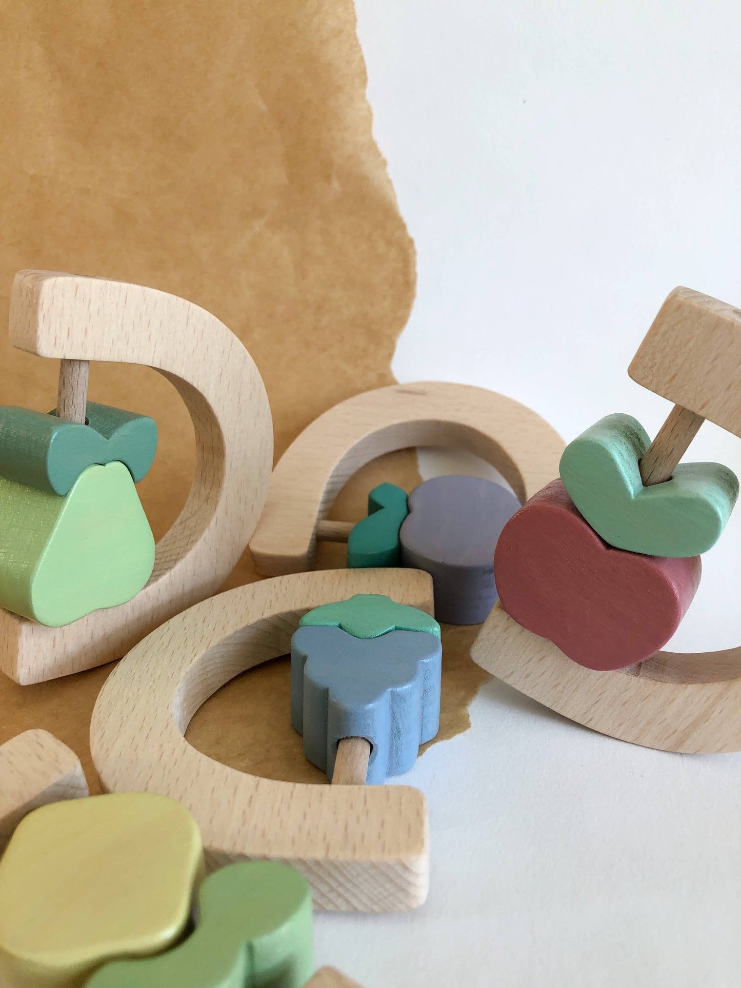 Apple fruit rattle