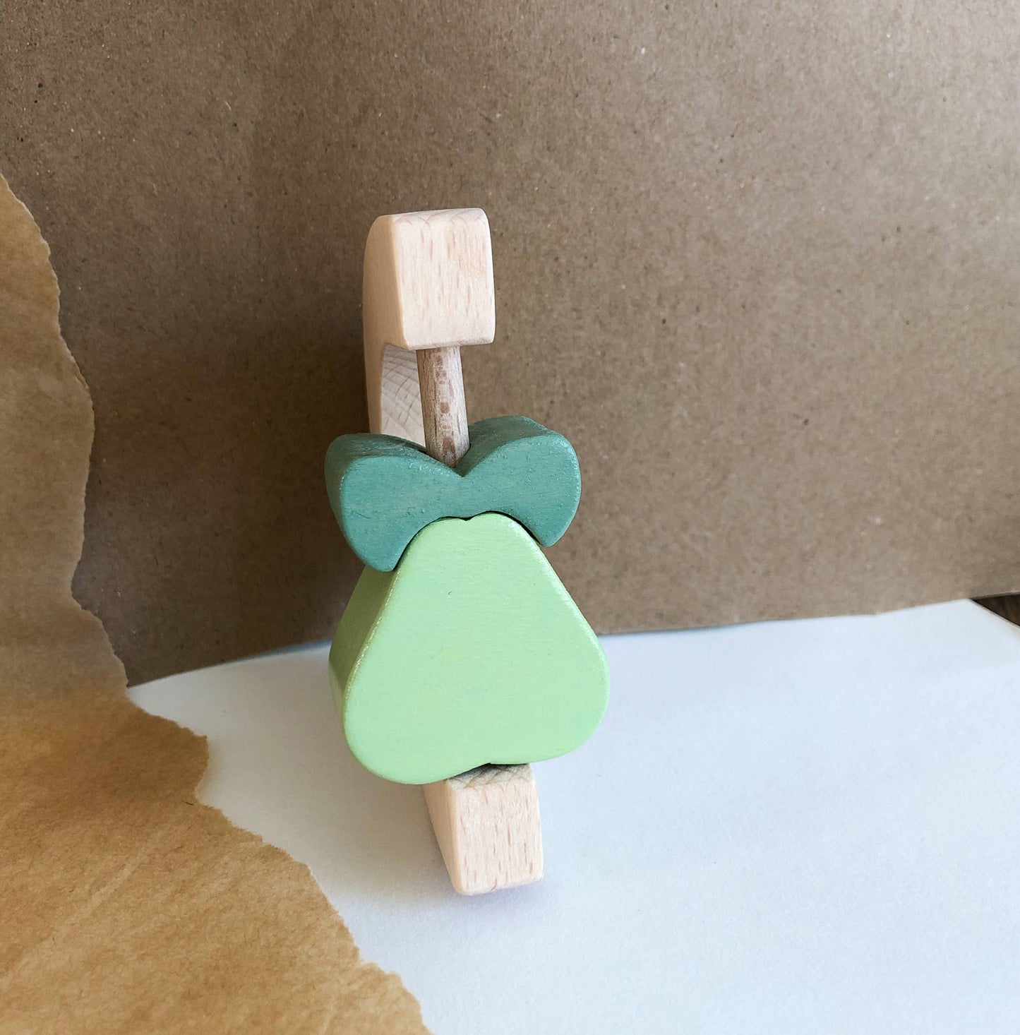 Pear fruit rattle