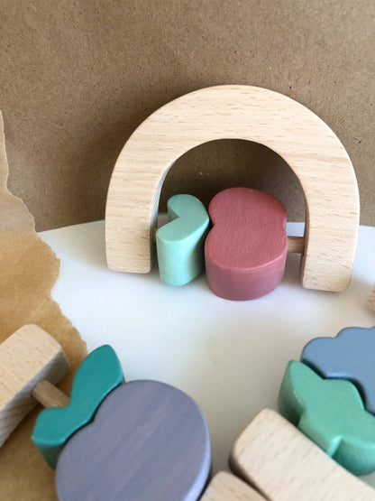 Apple fruit rattle