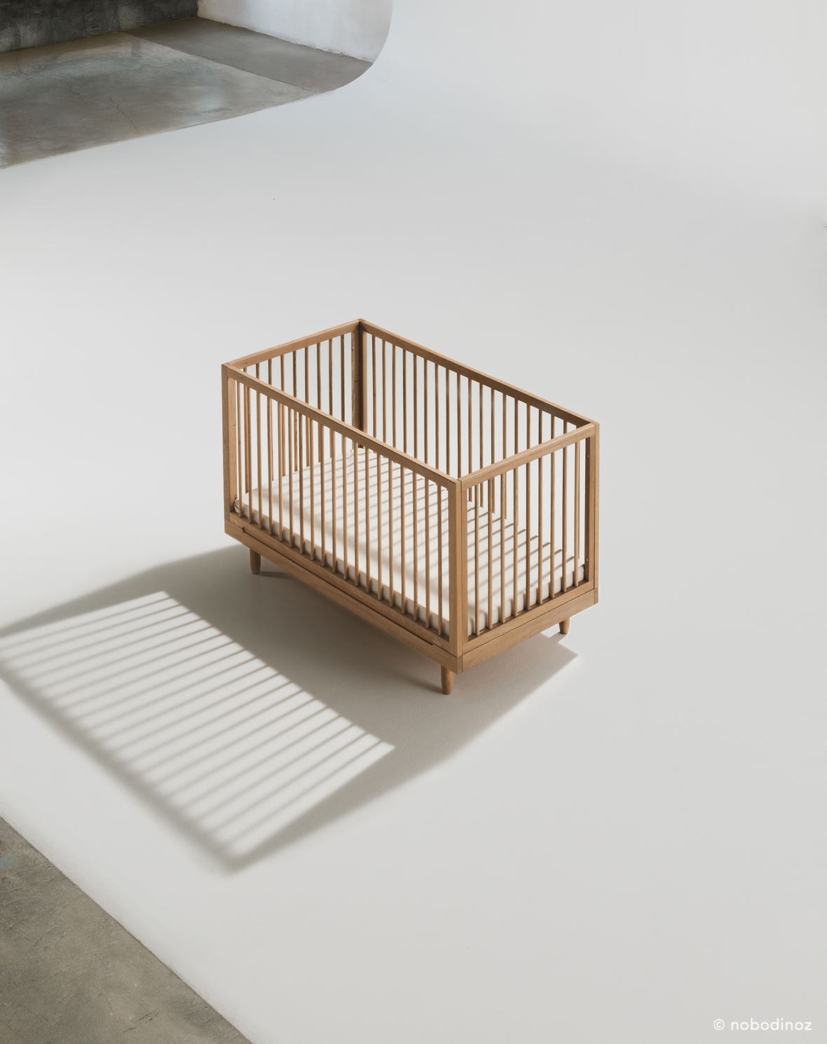 Pure oak wood evolving crib