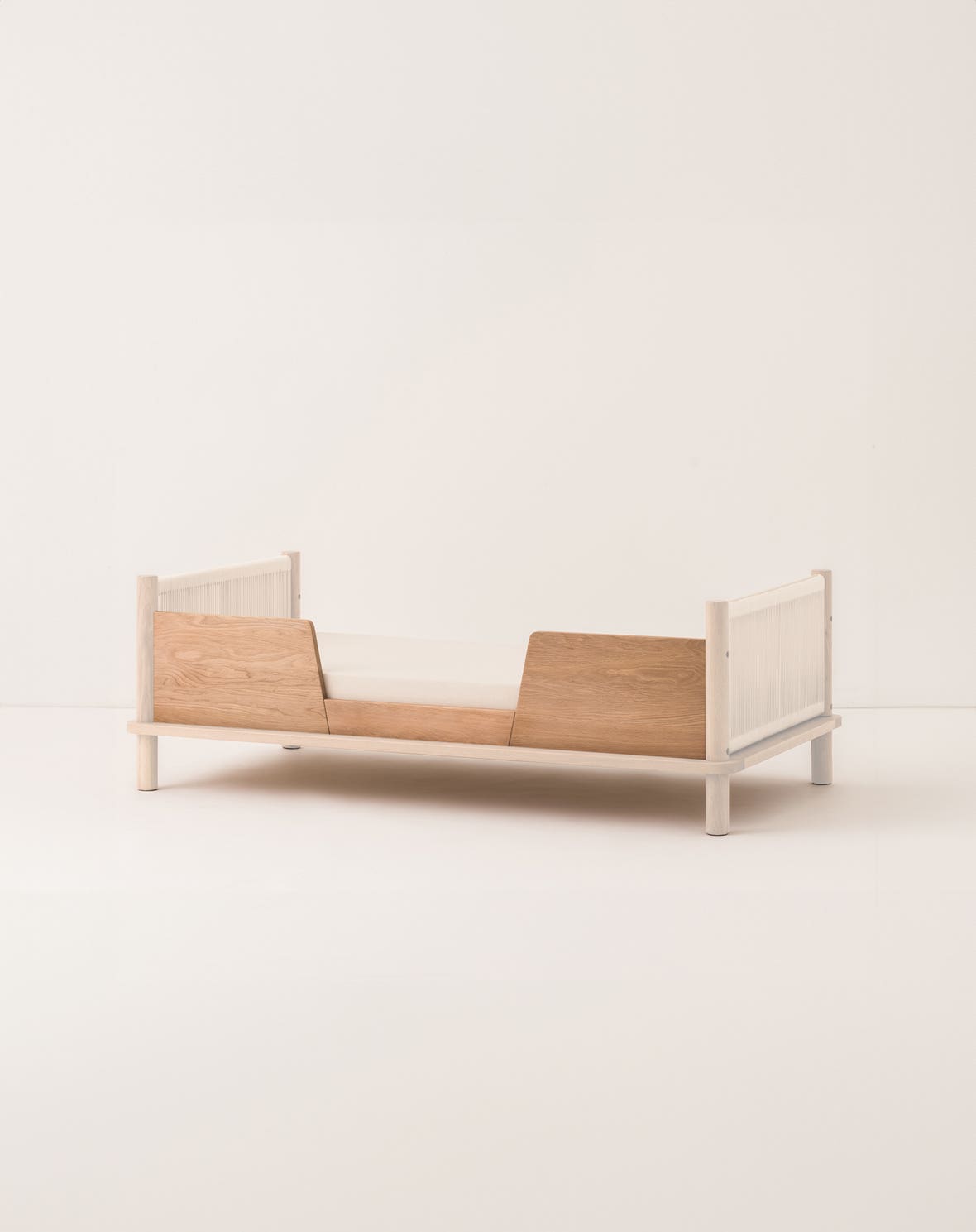 Latitude safety bed barrier in solid oak